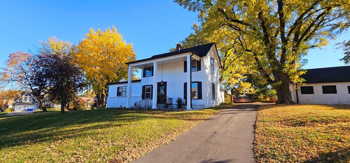1908 Modern Farmhouse On Large Private Treed Lot Шони Экстерьер фото